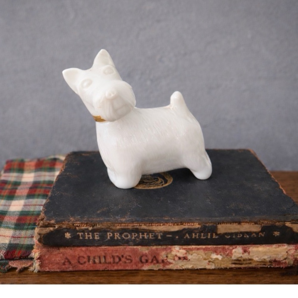 Vintage Avon White Milk Glass Scotty Dog Bottle - Picture 1 of 4